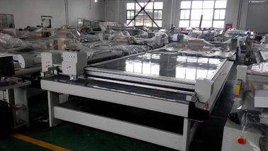 Machine à plat de fabrication de cartons de carton d'imprimante UV, découpeuse 1230 Mm/S de tapis