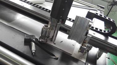 Le tapis de tissu faisant la machine/a informatisé le coupeur de tapis les moteurs rapides d'entraînement